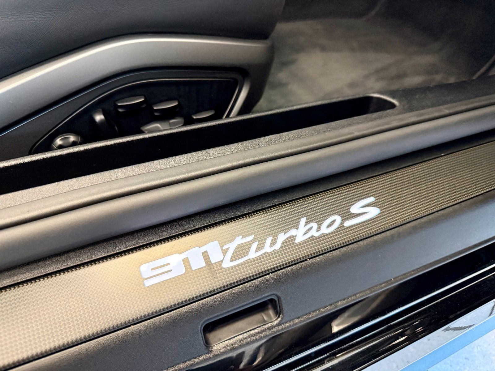 Fahrzeugabbildung Porsche 911 992 Turbo S Cabrio SportAbgas/Burmester/ACC
