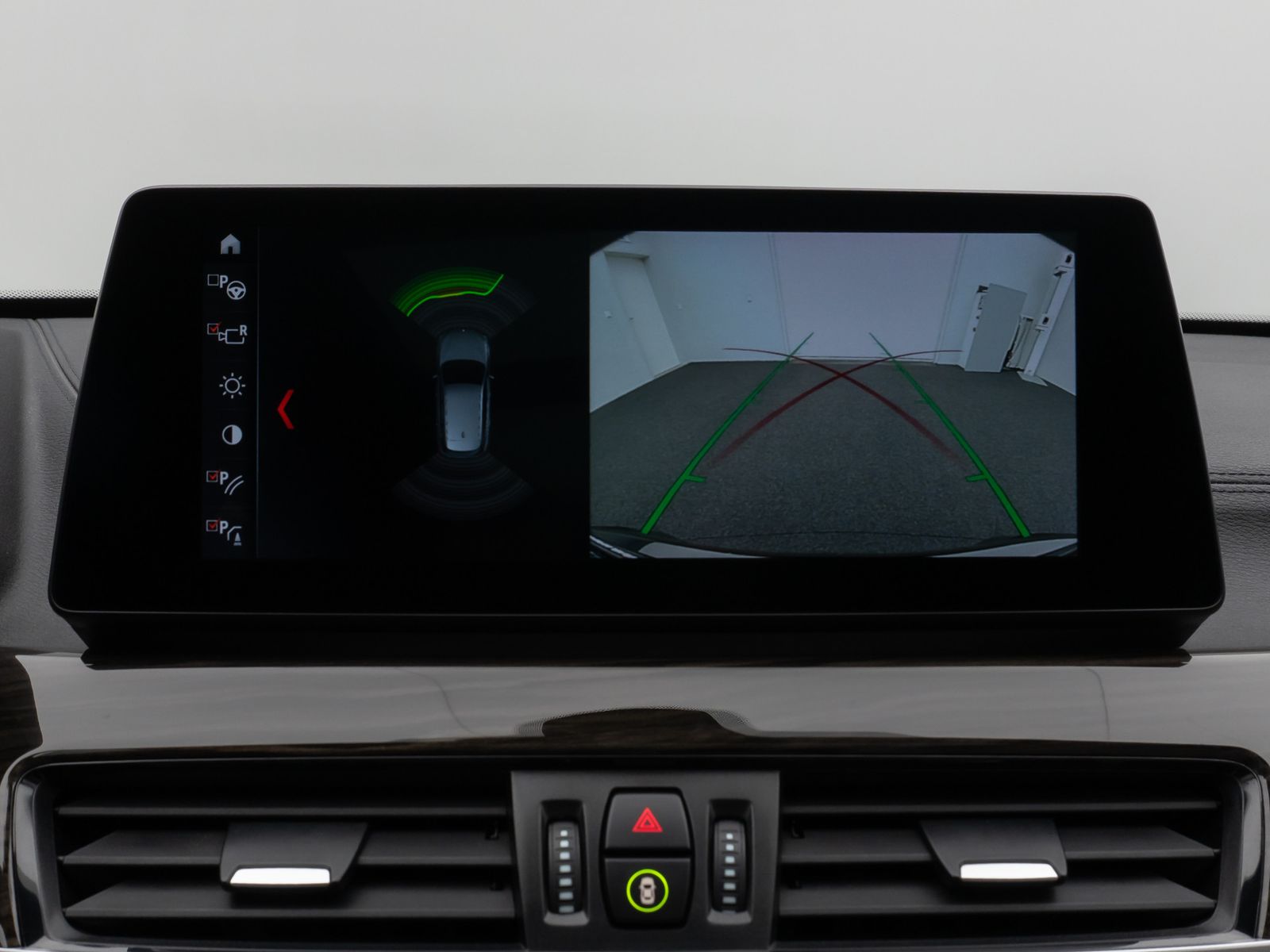 Fahrzeugabbildung BMW X1 xD25e MSport Panorama Kamera HUD DAB HiFi AHK
