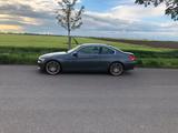 BMW E92 330 - BMW 330 mit Benzin-Antrieb: Coupe, Schaltgetriebe