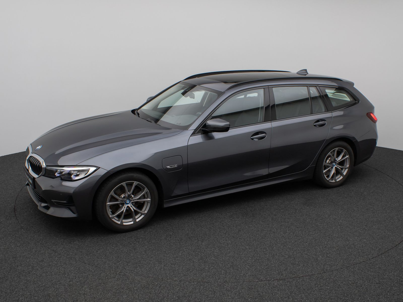 Fahrzeugabbildung BMW 320e Sport Line Panorama DAB CockPitPr PDC Alarm