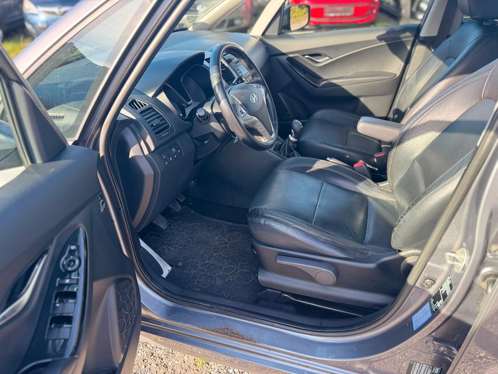 Hyundai ix20 2011 — photo 9