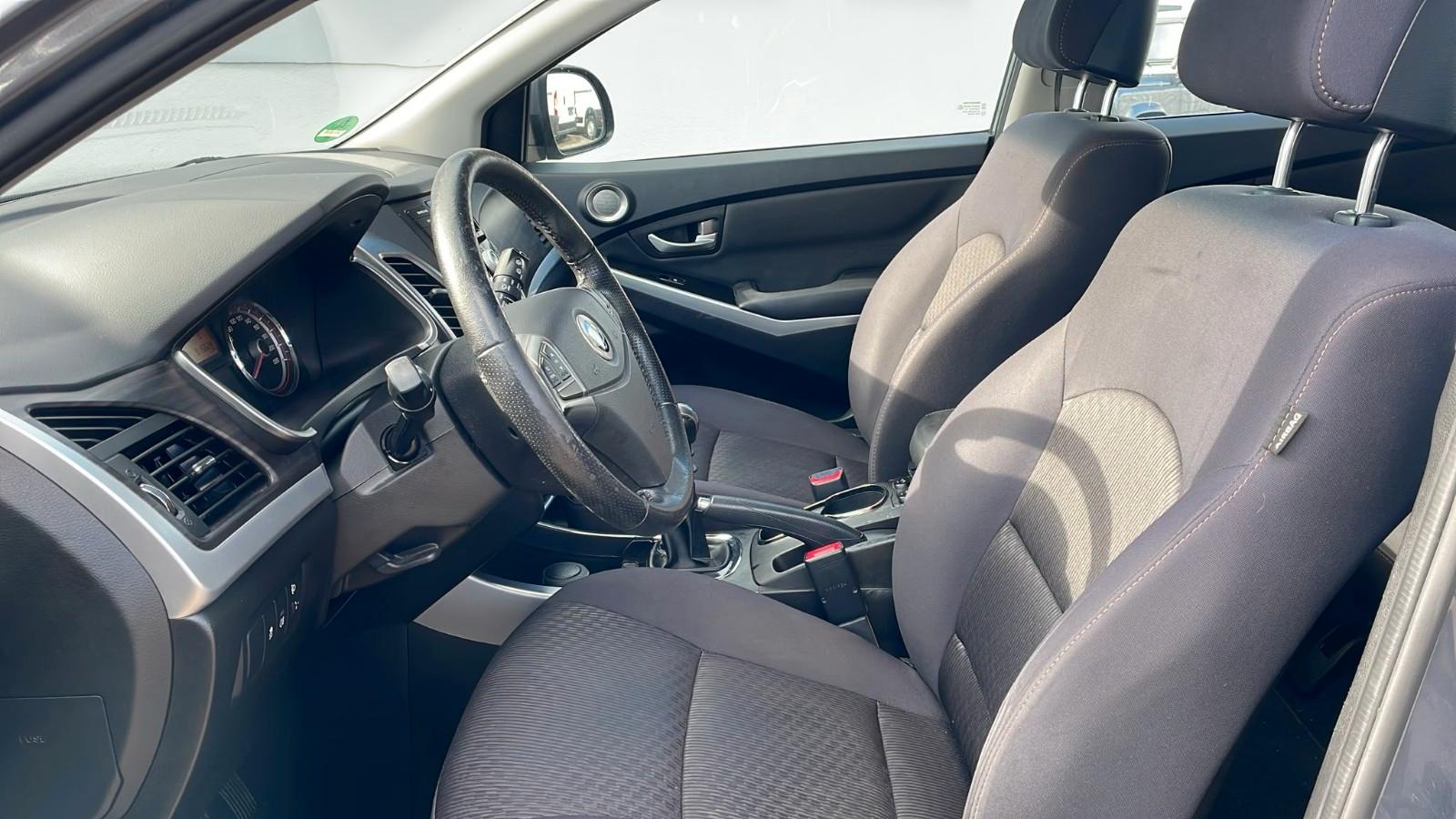 SsangYong Korando 2015 — rear view