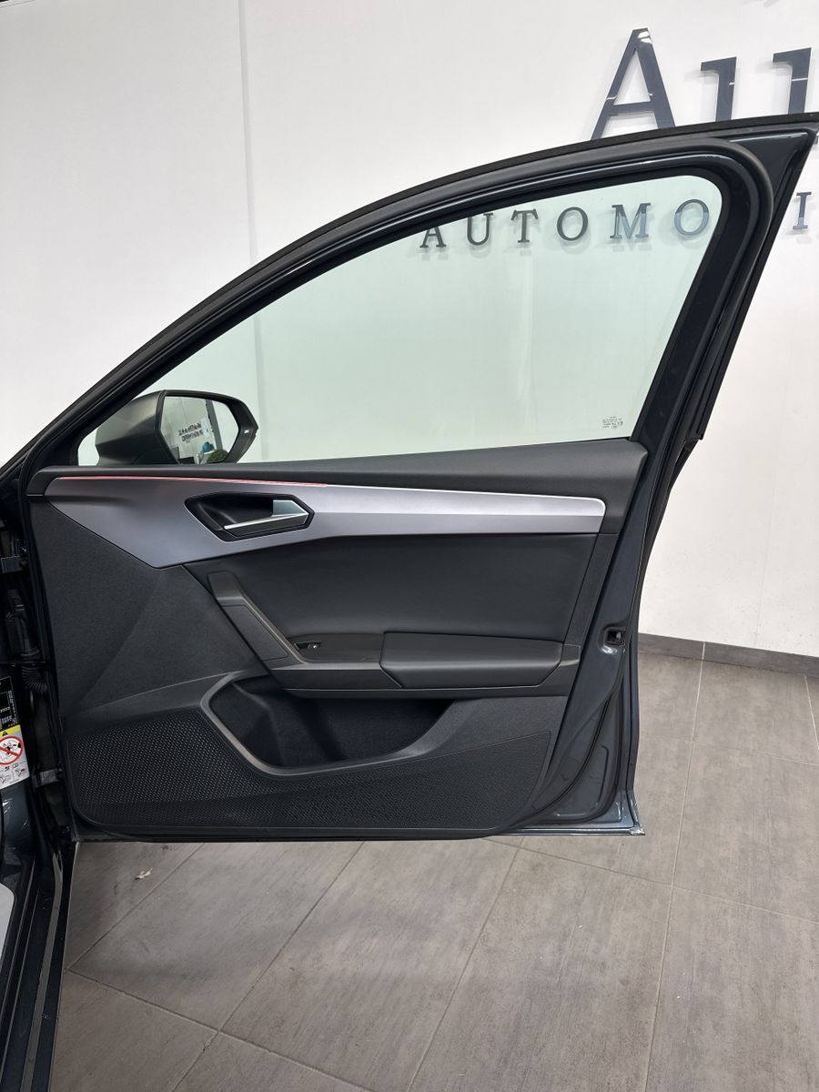 Fahrzeugabbildung SEAT Leon SpT FR e-Hybrid NAV+LED+AHK+18ZOLL+KESSY+VC