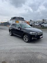 BMW X5 xDrive 40 d Motor 36000Km - BMW X5 mit Diesel-Antrieb: Massagesitze