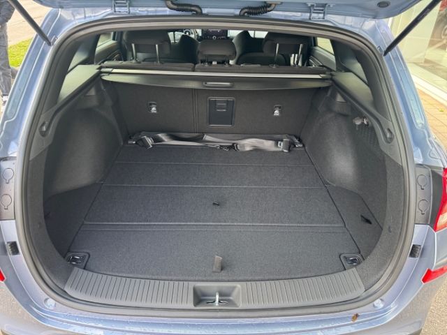 Fahrzeugabbildung Hyundai i30cw FL Kombi (MY25) 1.5 T-GDI (140PS) 48V 7-DC
