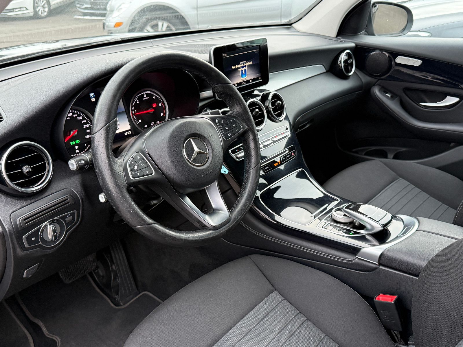 Fahrzeugabbildung Mercedes-Benz GLC 220d 4Matic 9G Exclusive GRA Nav LED SHZ PDC