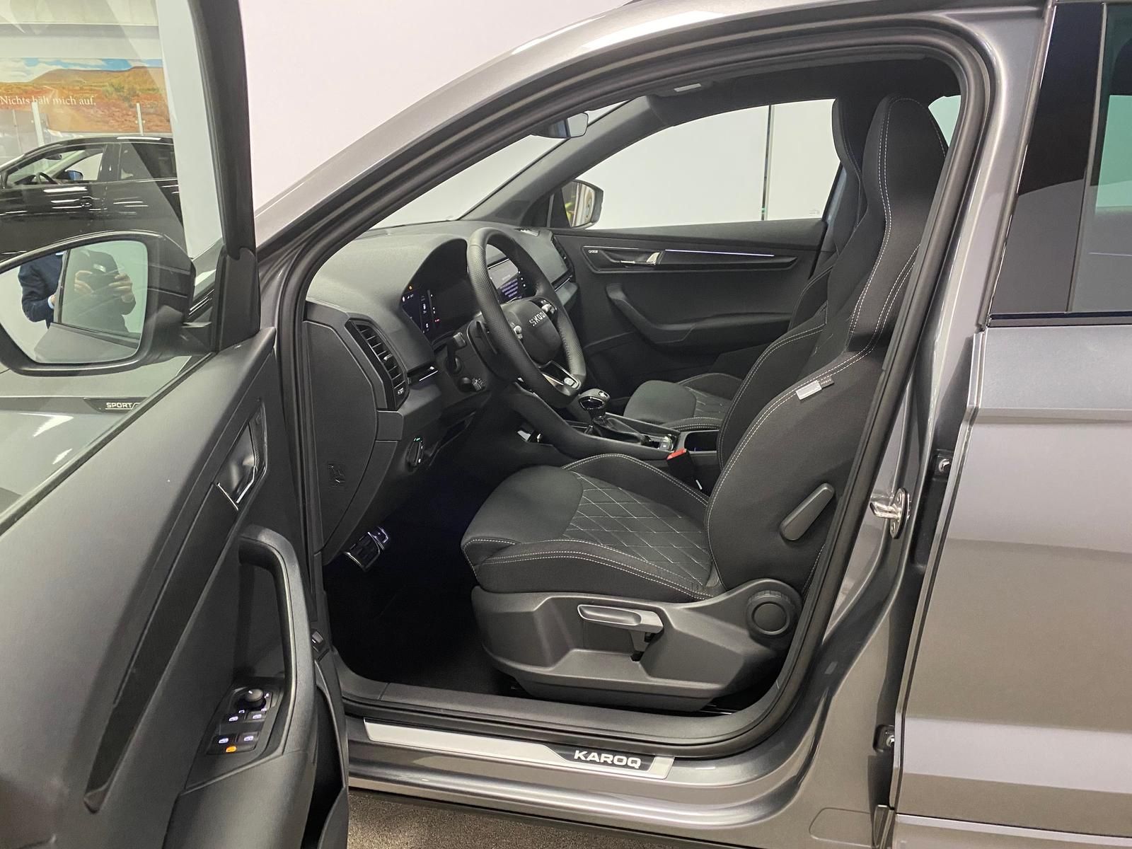 Fahrzeugabbildung SKODA Karoq 1.5 TSI SPORTLINE+5J GA+MATRIX+ACC+360+AHK