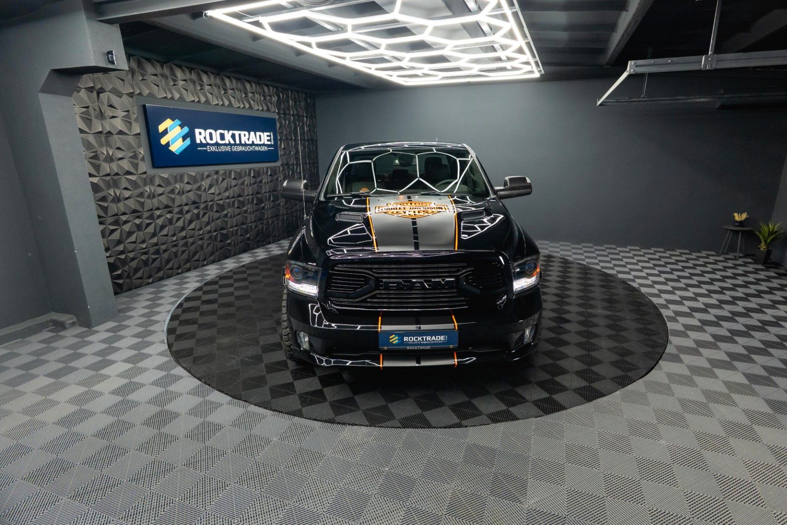 Fahrzeugabbildung Dodge RAM 5.7 V8 HEMI 4x4 OFFROAD Night HarleyDavidson