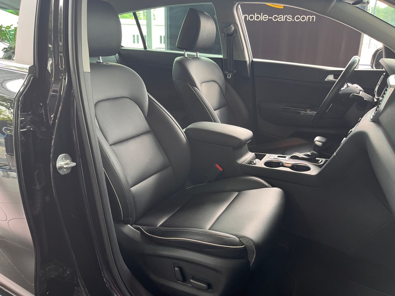 Fahrzeugabbildung Kia Sportage Black Edition 4WD JBL LED NAVI