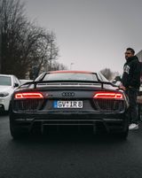 Audi R8 V10 PLUS  - AUDI GARANTIE - Audi R8 in Düsseldorf