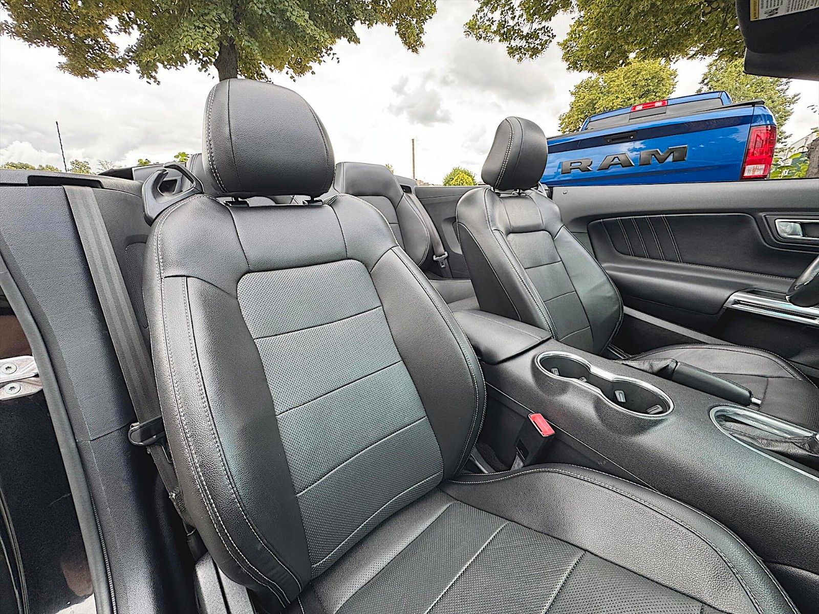 Fahrzeugabbildung Ford Mustang Shelby GT 500 Sport Cabrio Premium LED