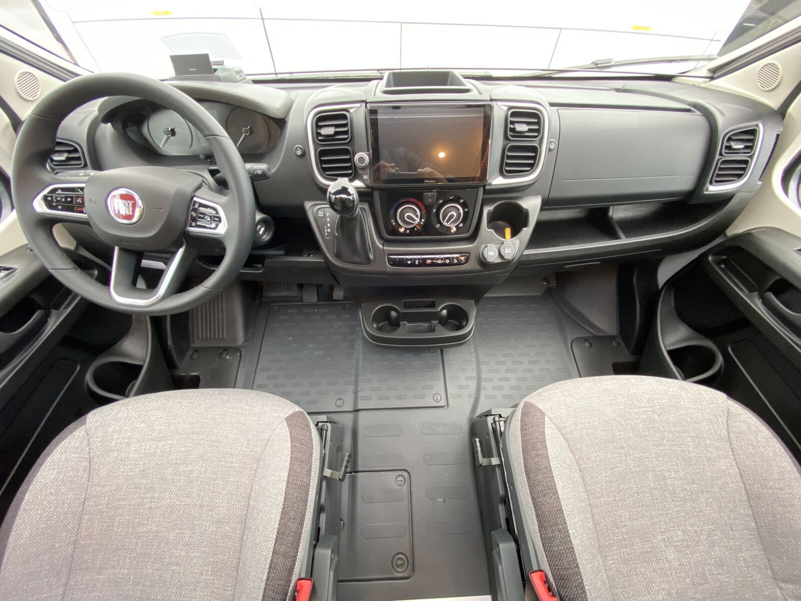 Fahrzeugabbildung Knaus Sky Ti PLATINUM SELECTION 700 MEG AT, LED, ACC