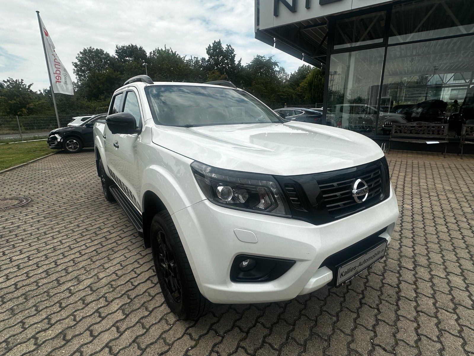 Fahrzeugabbildung Nissan Navara NP300  N-Guard Double Cab 4x4