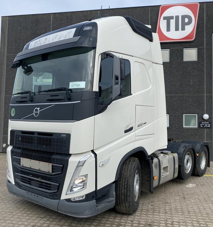 Volvo Vehicle Tractor 6x2/2 Standard