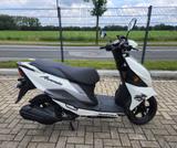 Suzuki Avenis 125 UN 125 + HELM - SUZUKI ROLLER 125