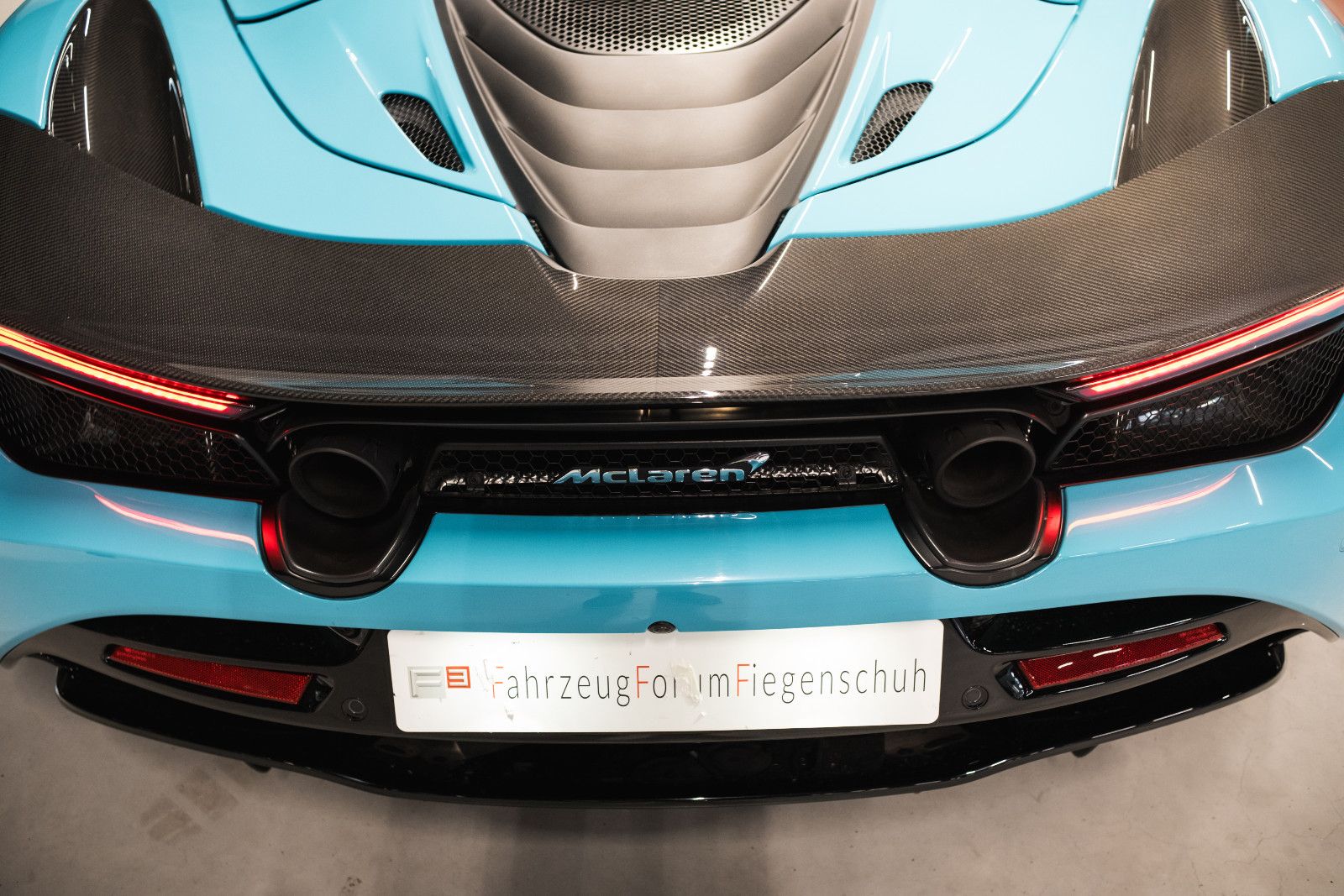 Fahrzeugabbildung McLaren 720S-B&W-McLaren Performance Plus Pack-Steuer!