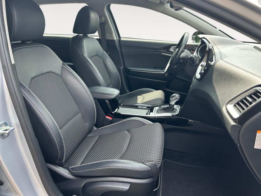 Fahrzeugabbildung Kia Ceed SW 1.6 GDI DCT OPF Plug-in-Hybrid Vision
