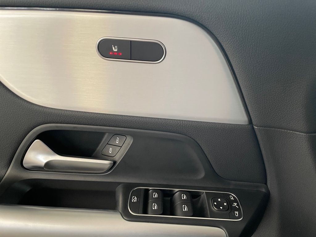 Fahrzeugabbildung Mercedes-Benz GLA 180 Progressive AHK Totwi. Navi LED SHZ KAM