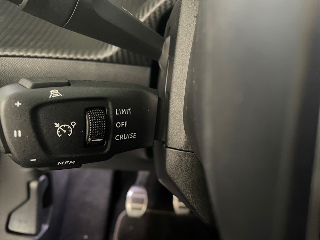 Fahrzeugabbildung Peugeot 2008 1.2 PureTech 130 Allure GT line, SHZ, Totw,