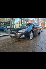Opel Astra J 1.6 Turbo Sport Automatik - Opel Astra mit Benzin-Antrieb: Kleinwagen, Automatik