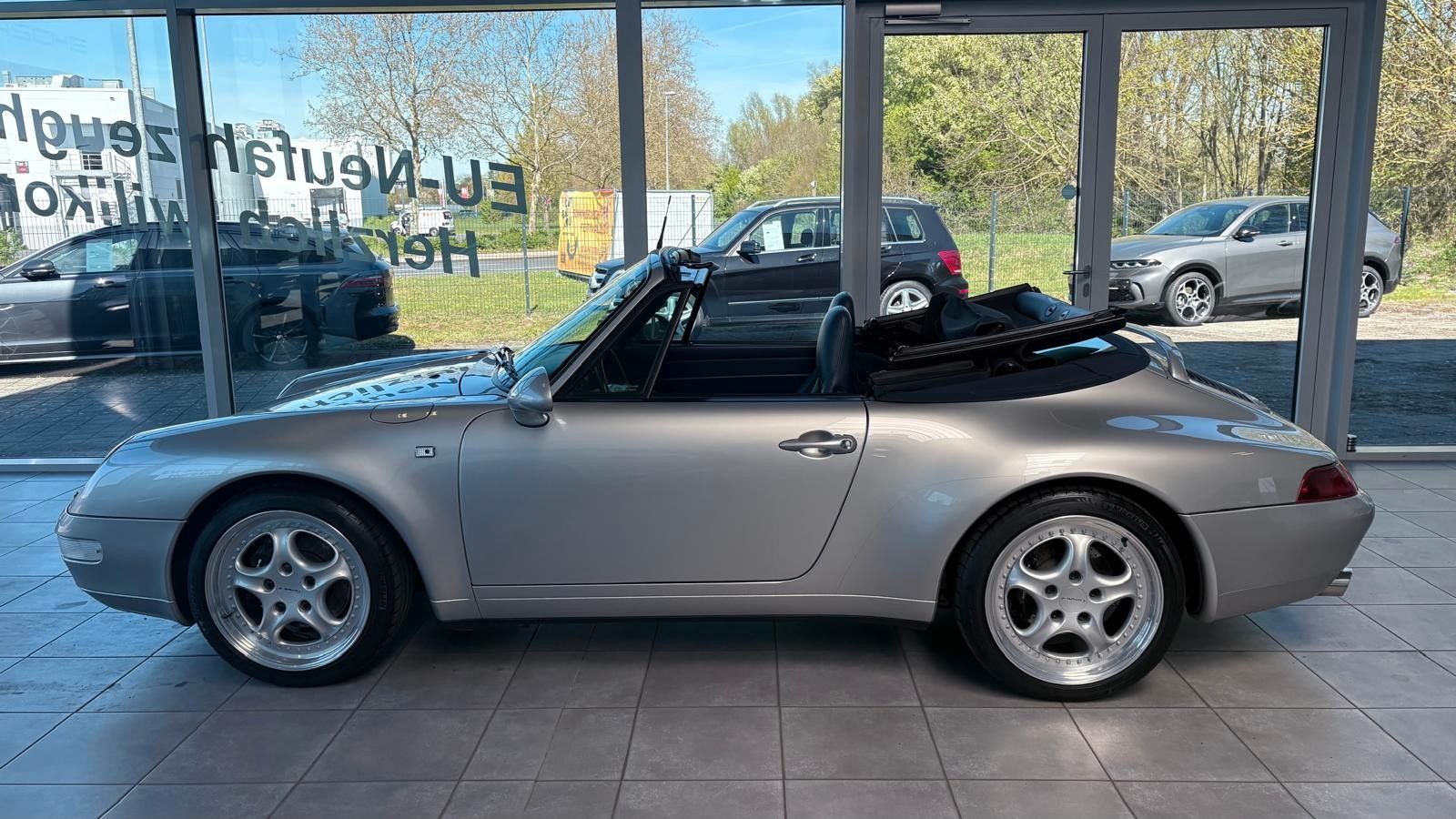 Fahrzeugabbildung Porsche 993 Carrera Cabriolet, deutsches fahrzeug.