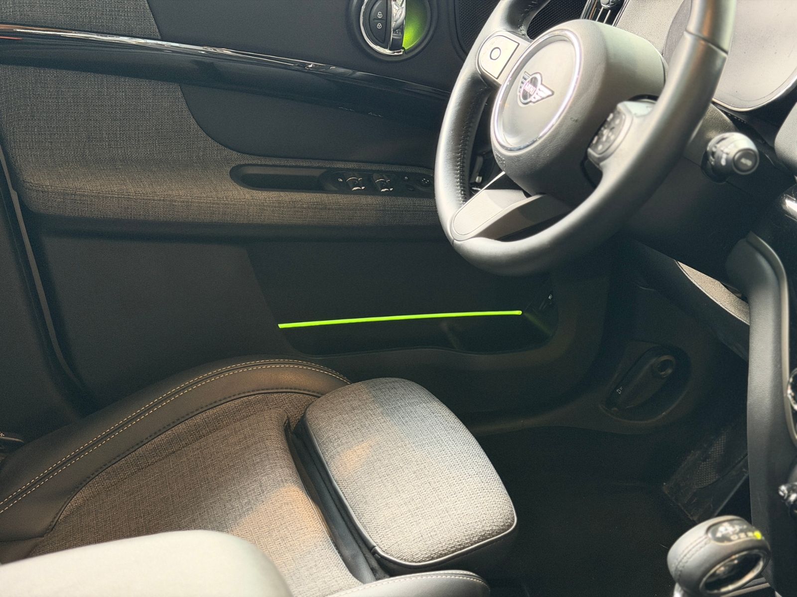 Fahrzeugabbildung MINI Countryman Cooper SE PHEV Classic Trim All4 PANO