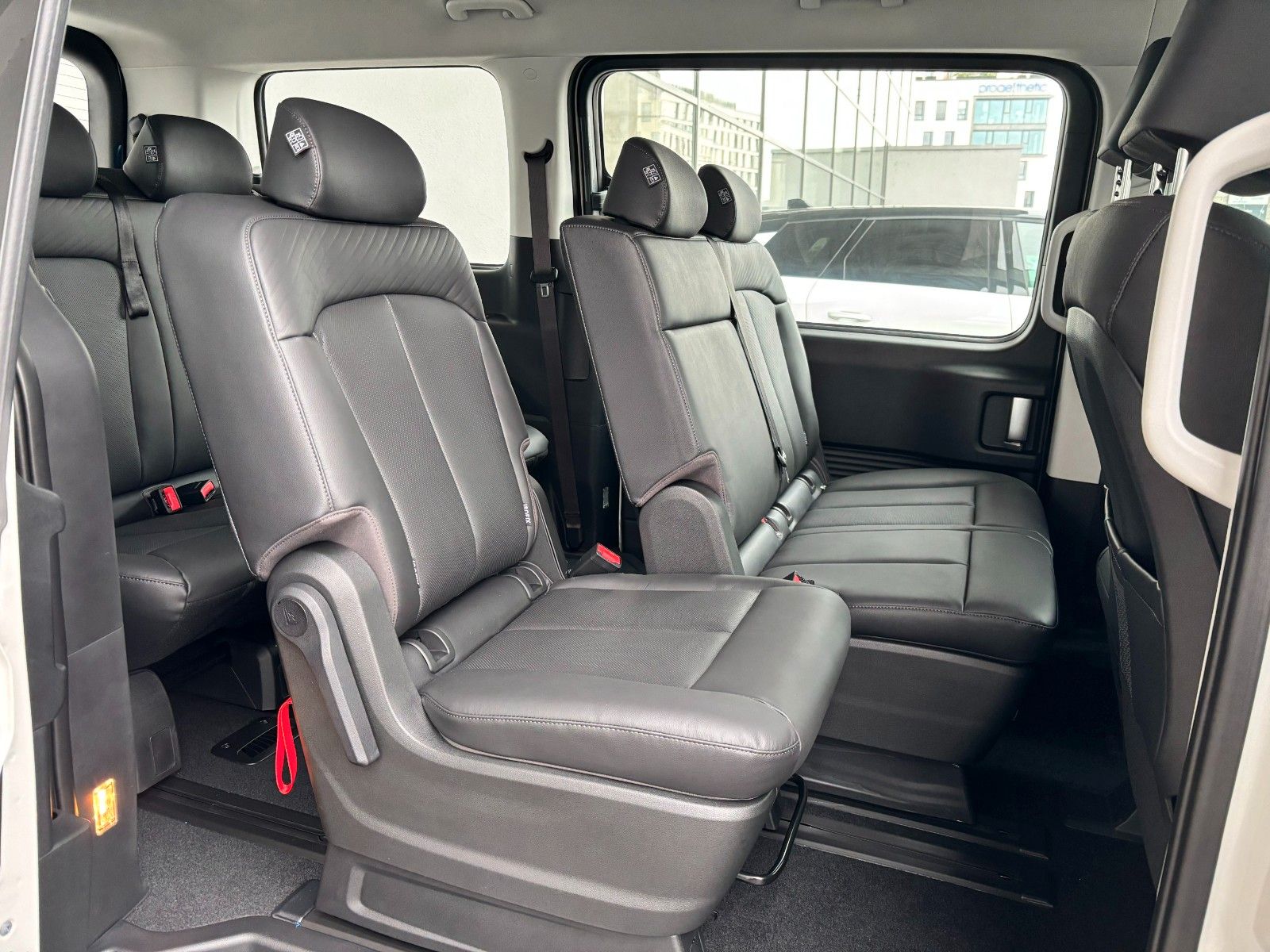 Fahrzeugabbildung Hyundai Staria HEV Trend 225PS Park-/Shuttle-Parket !