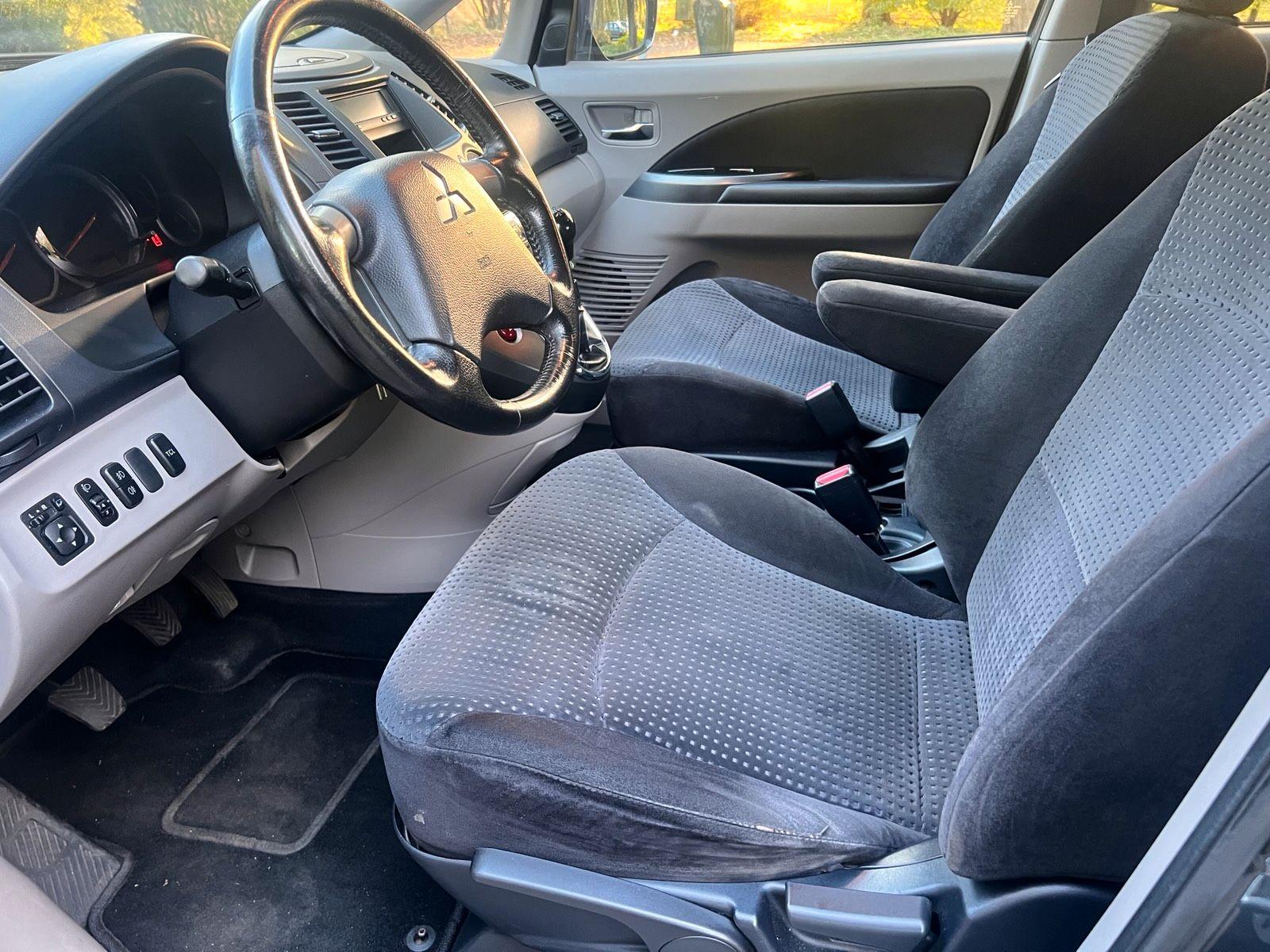 Mitsubishi Grandis 2005 — photo 8