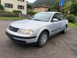 Volkswagen Passat 1.6 Lim. *Automatik*Klima*Radio*TÜV 10.27 - gebrauchte VW Passat aus dem Jahr 1998