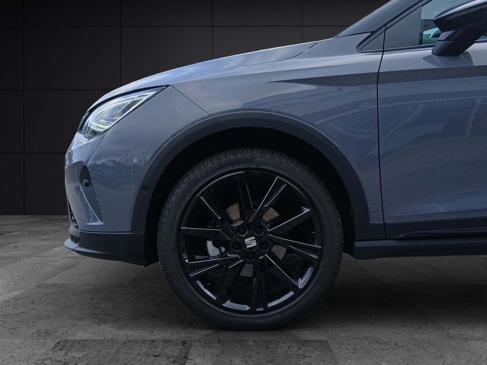 Fahrzeugabbildung SEAT Arona TSI FR Black Edition DSG LED Navi AID ACC