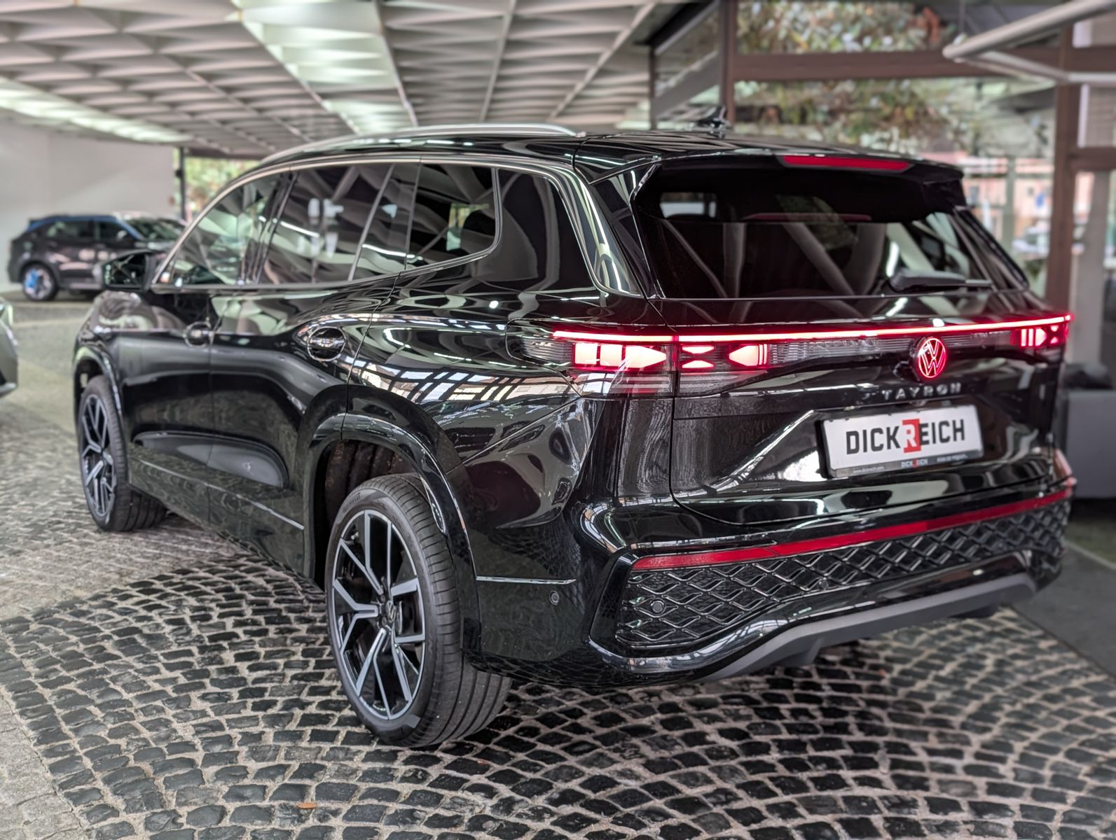 Fahrzeugabbildung Volkswagen Tayron R-Line 360°H&K LAUNCH PANO IQ-LIGHT AHK 7