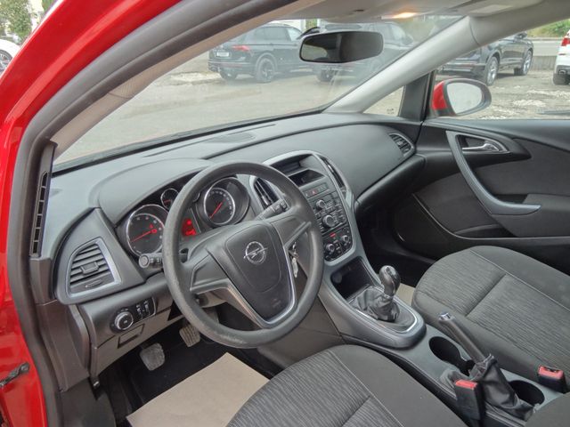 Fahrzeugabbildung Opel Astra J Lim. 5-trg. Selection