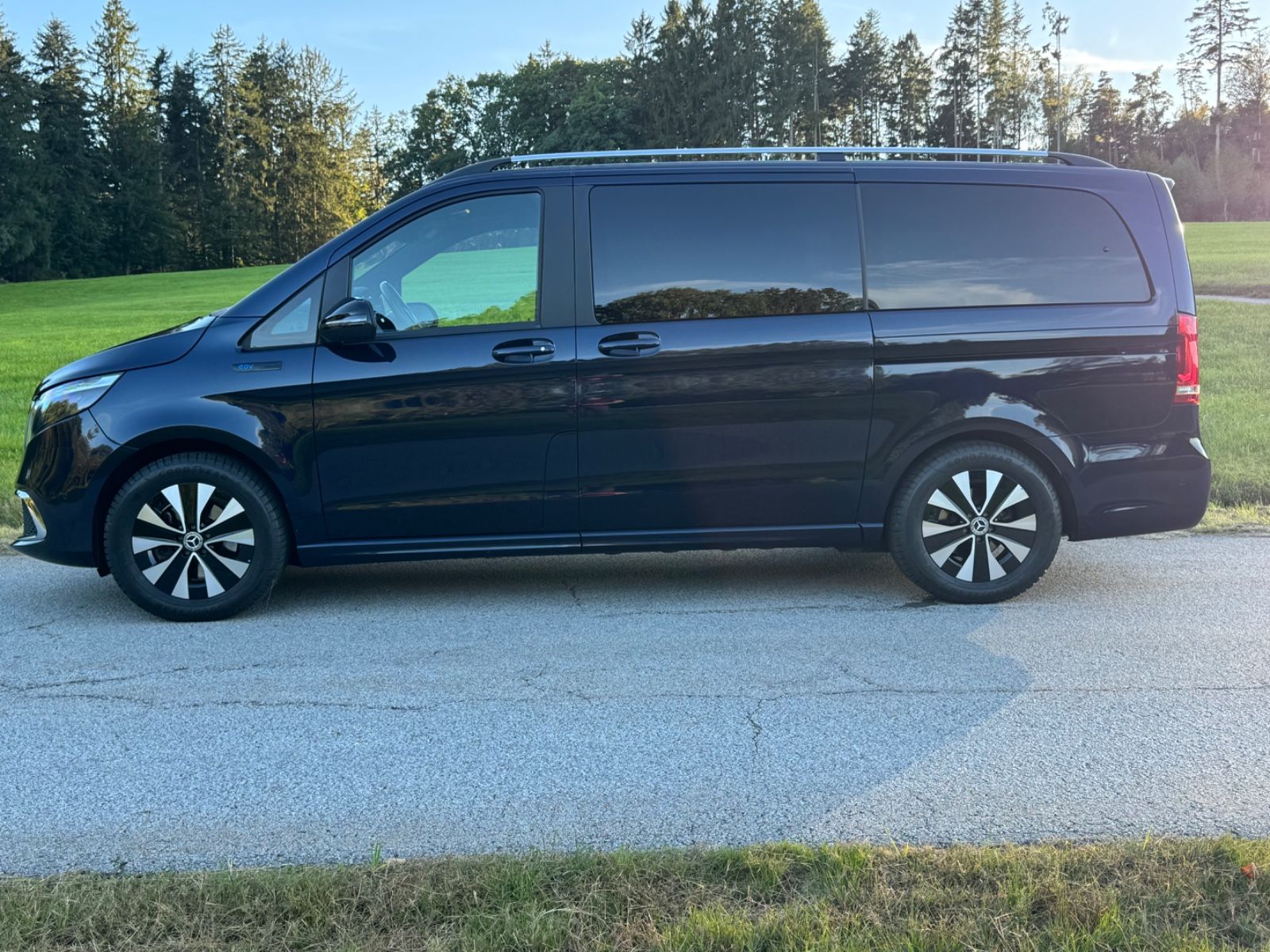 Mercedes-Benz EQV 300 lang Avantgarde 7Sitze LEDER Liegepacket imagem 2