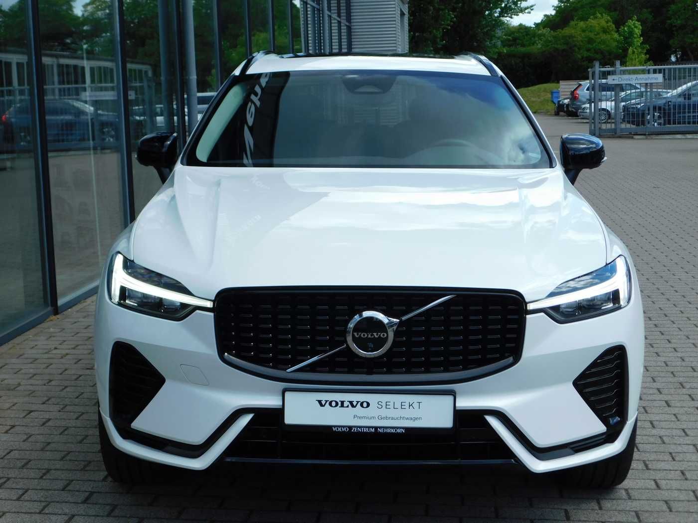Fahrzeugabbildung Volvo XC60 T8 AWD Plug-in Hybrid Plus Dark