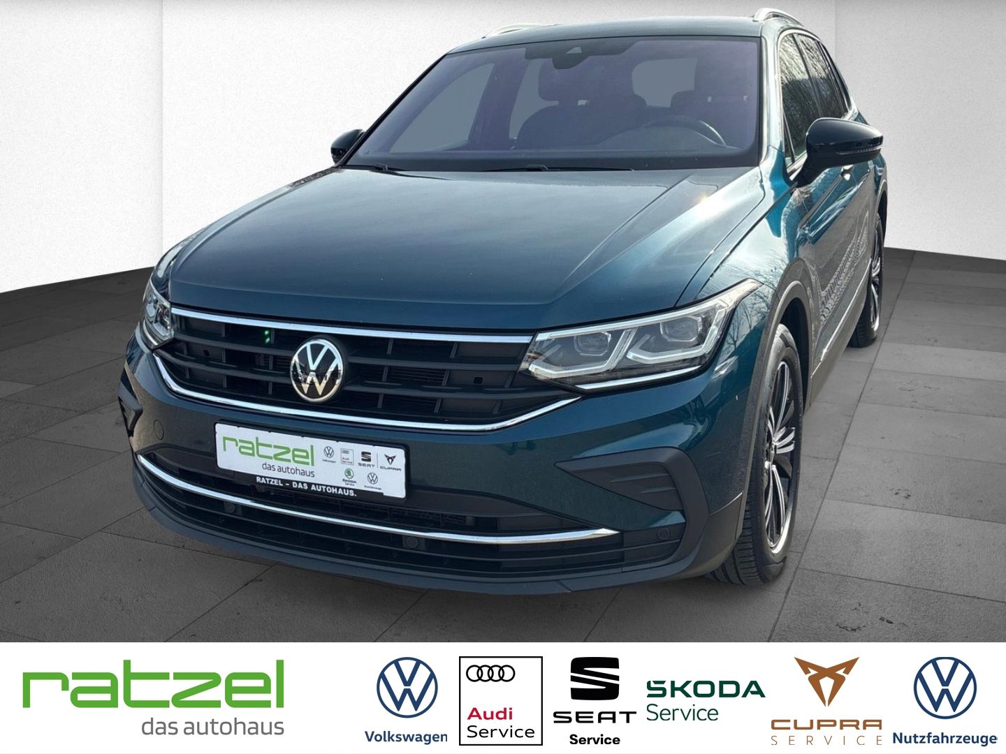 Fahrzeugabbildung Volkswagen Tiguan Life 2.0 TDI DSG Sportpaket Navi Digitale