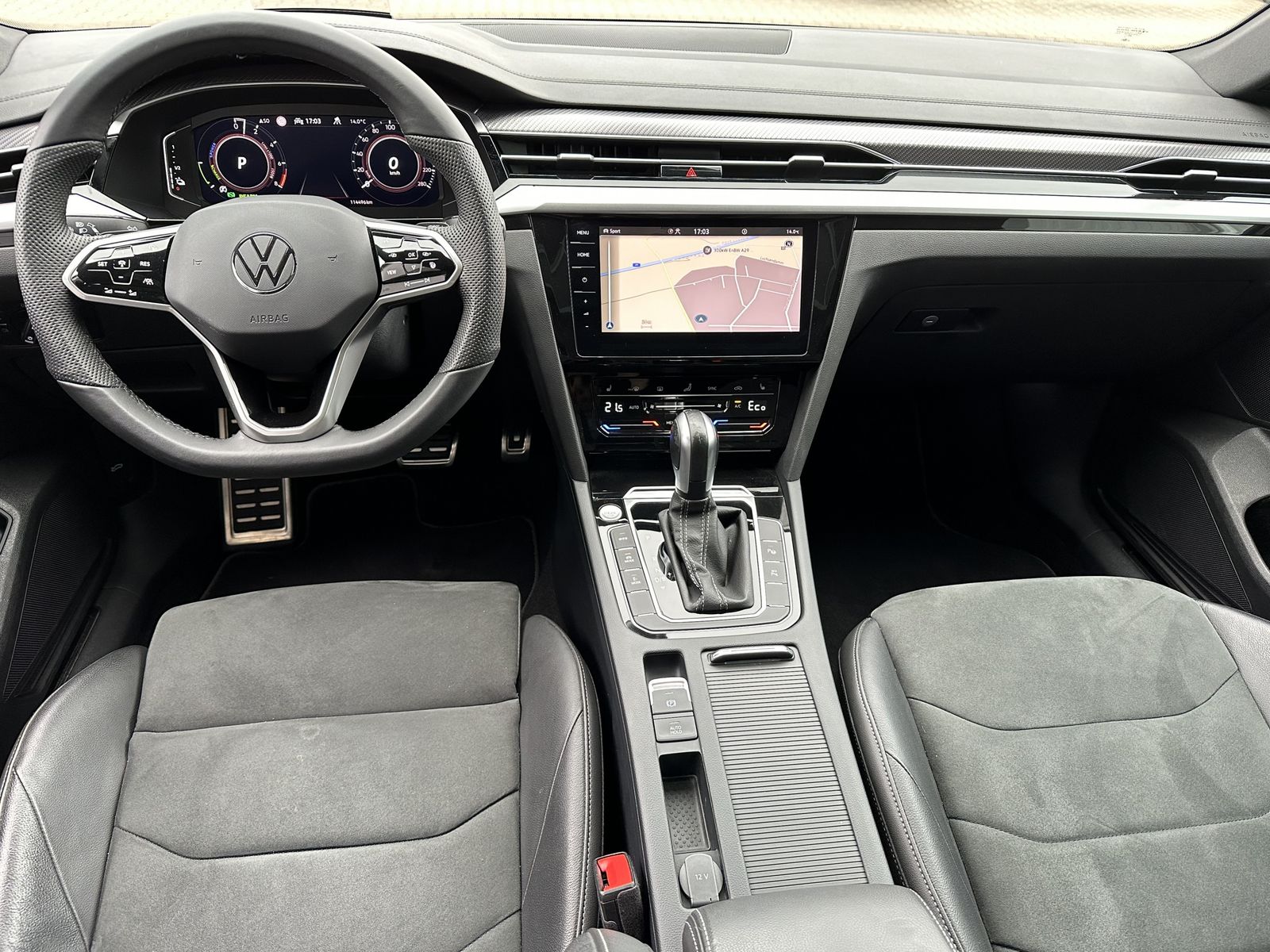 Fahrzeugabbildung Volkswagen Arteon 1.4 TSI eHybrid R-Line NAV+LED+AHK+PANO