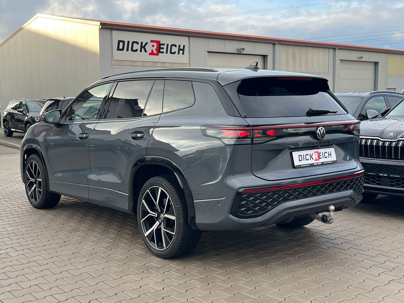 Fahrzeugabbildung Volkswagen Tayron 2.0 TDI 4M R-Line BLACK*7Si*MATRIX*PANO