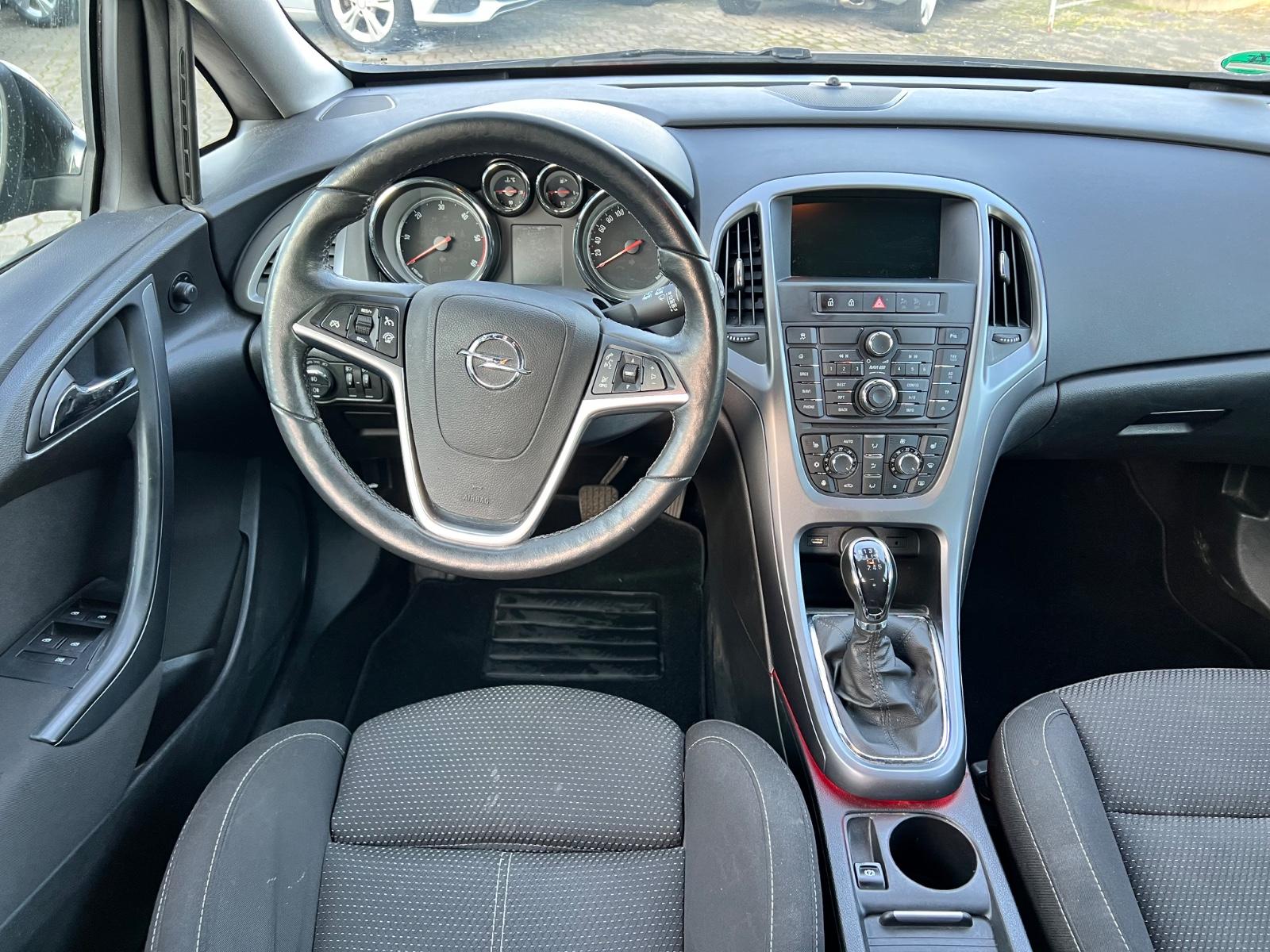 Opel Astra 2015 — фото 15