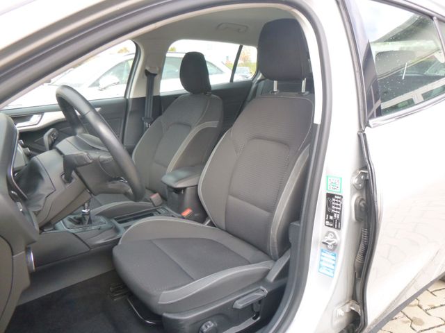 Fahrzeugabbildung Ford Focus Turnier 1,5 EcoBoost >NAV/Sitzheiz/PDC<