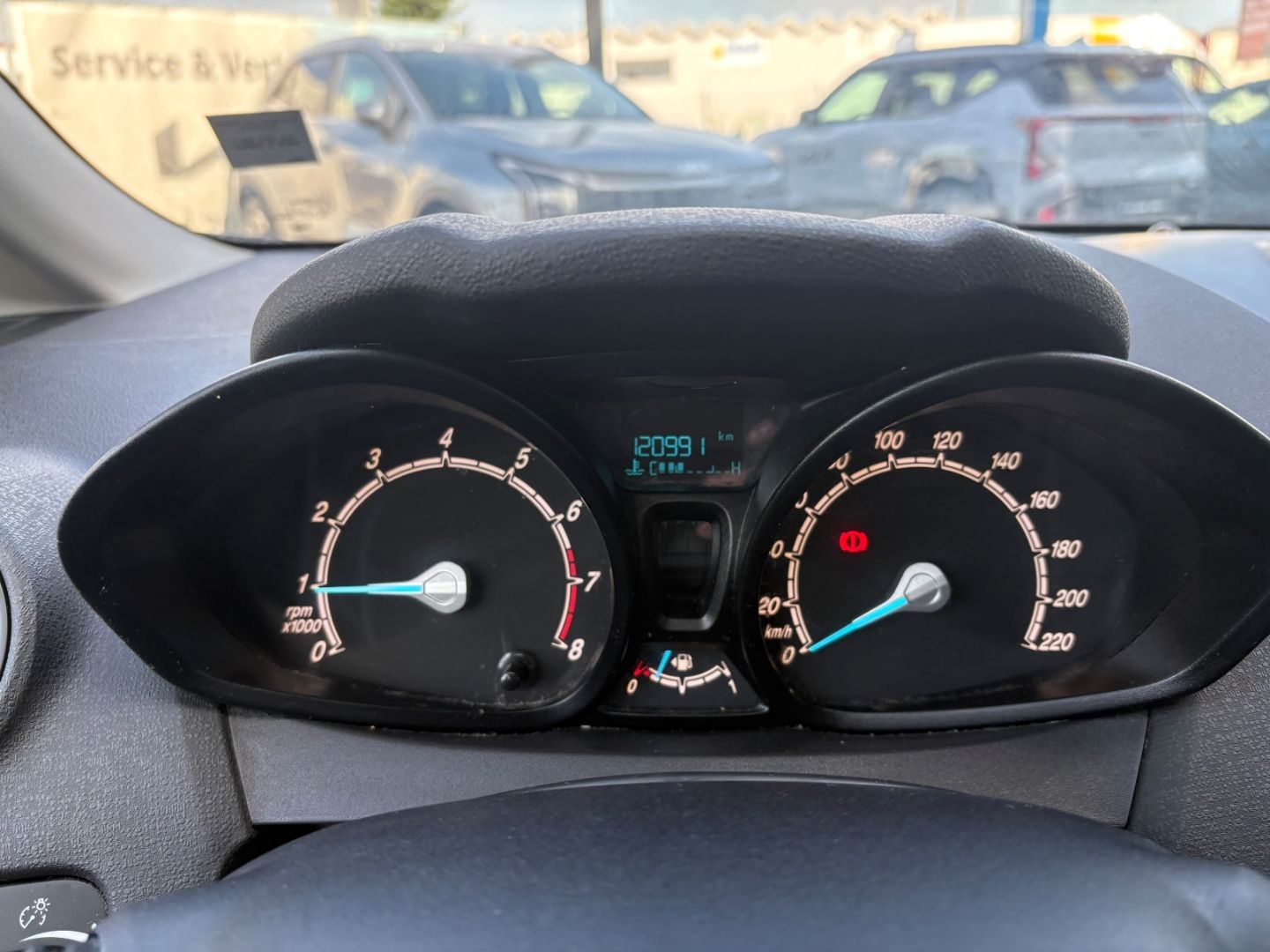 Fahrzeugabbildung Ford Fiesta AHK Klima Radio Zahnriemen NEU