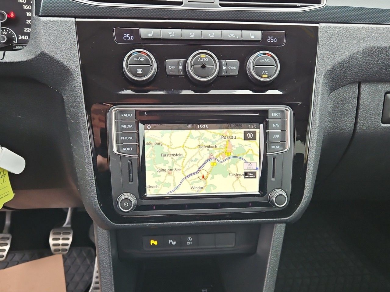 Fahrzeugabbildung Volkswagen Caddy PKW Highline Navi ACC Xenon