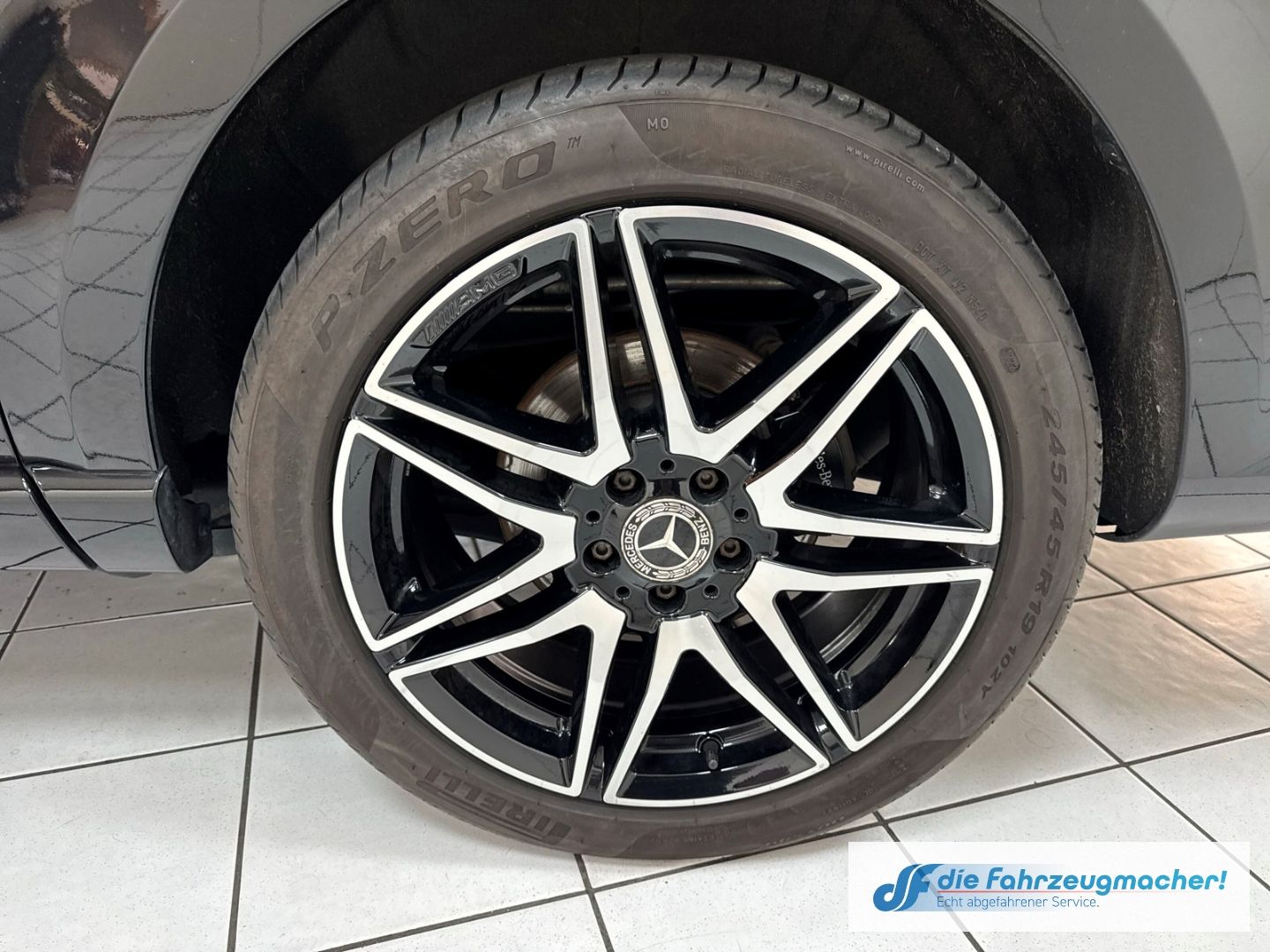 Fahrzeugabbildung Mercedes-Benz V 300 -Klasse  EDITION 2020 4MATIC lang AMG AHK-