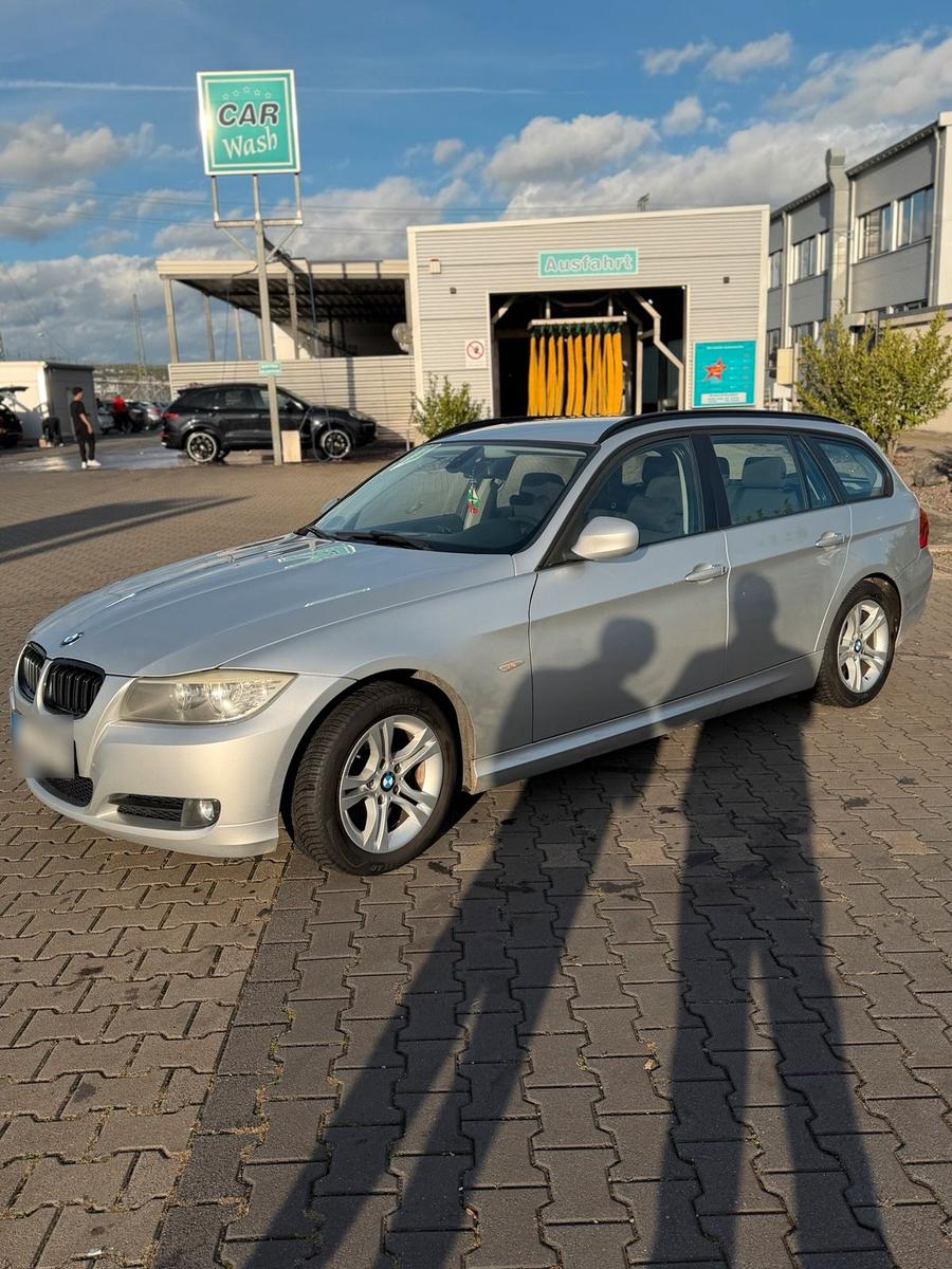 BMW 316 2011 — interior