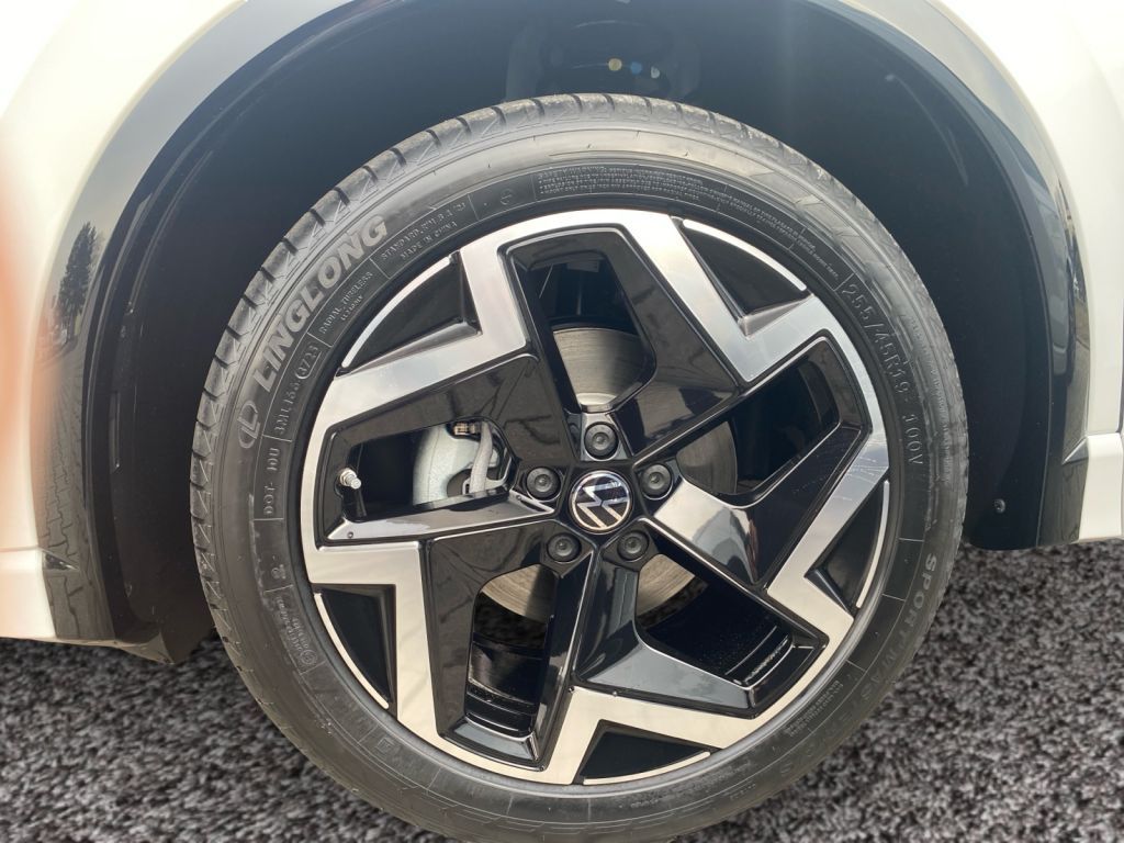 Fahrzeugabbildung Volkswagen Tiguan 1.5 eTSI OPF DSG R-Line