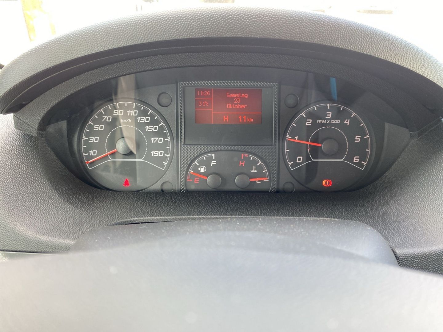 Fahrzeugabbildung Peugeot Boxer Kasten Hochraum 435 L4H2TwinCab BlueHDi 16