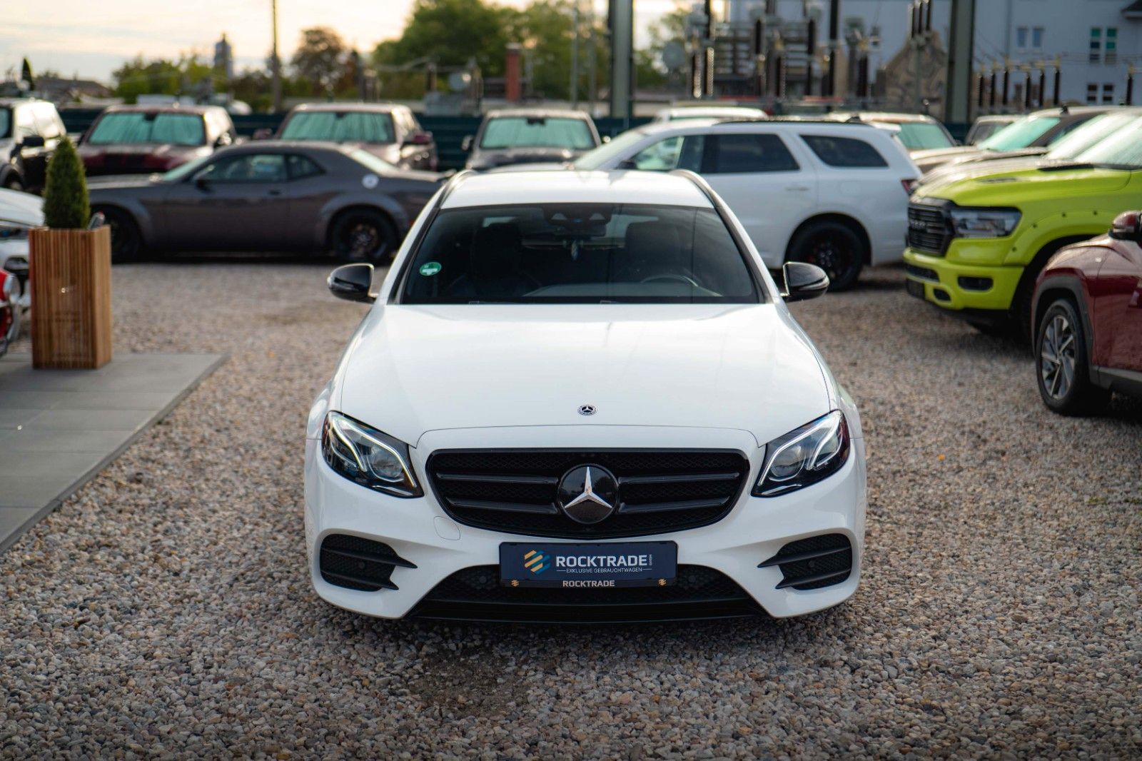 Fahrzeugabbildung Mercedes-Benz E 220d AMG Night-Paket | ACC | LED | Widescreen