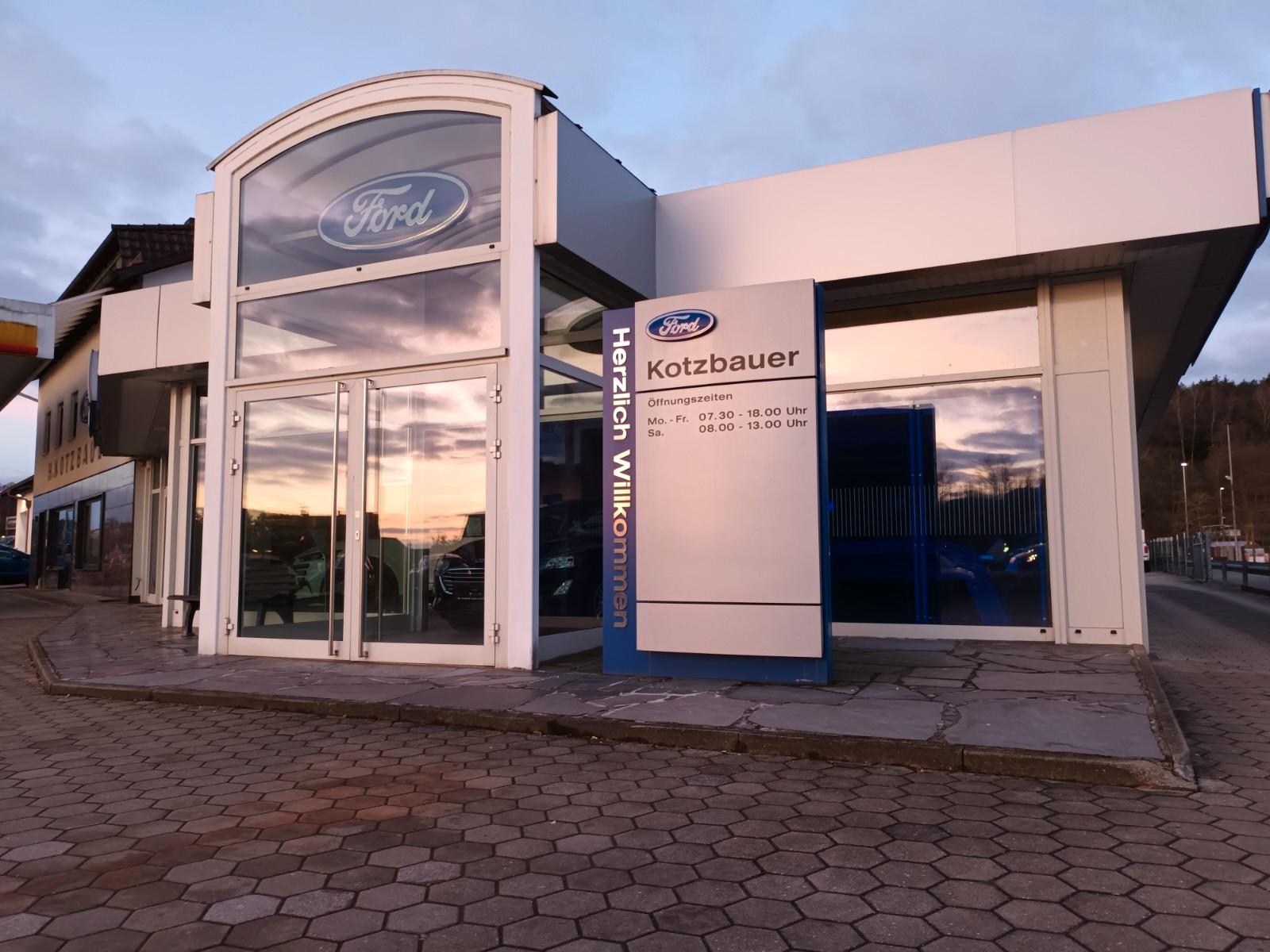 Ford Focus Lim. Cool & Connect KAM PDC NAVI LED SHZ++