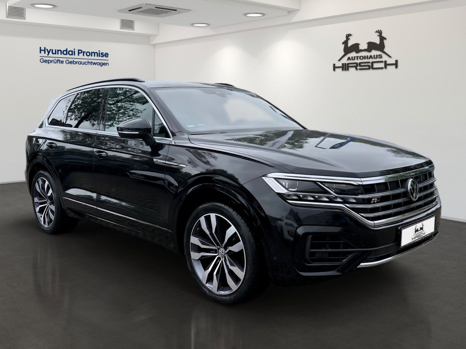 Fahrzeugabbildung Volkswagen Touareg 4.0 TDI V8 R-Line 21" LEDER Head-Up