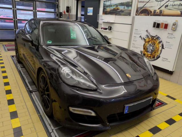 Porsche Panamera GTS Carbon Sport-Abgas Bose PDCC ACC