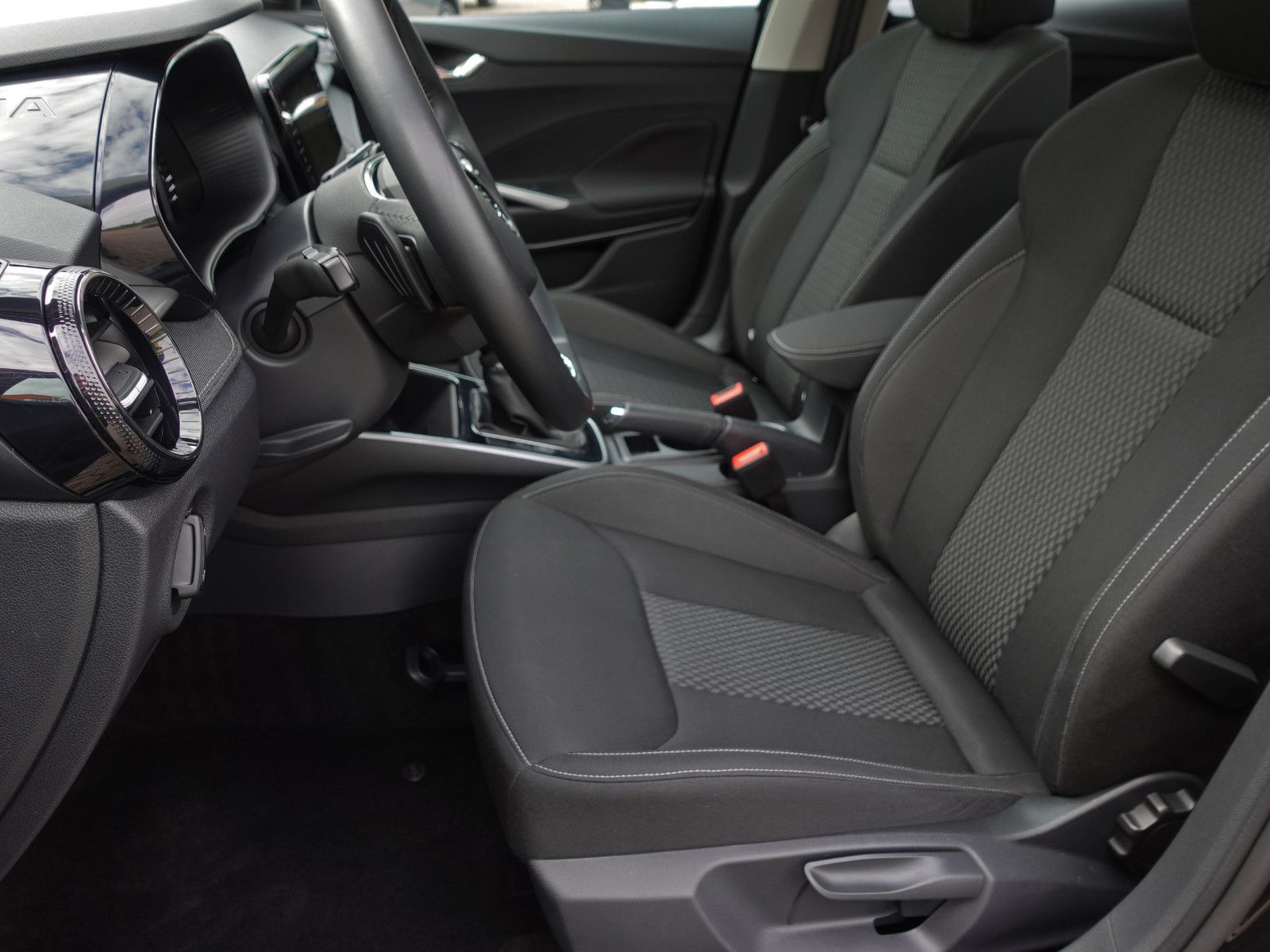 Fahrzeugabbildung SKODA Fabia 1.0 TSI DSG STYLE Pano Navi AHK SmartLink+